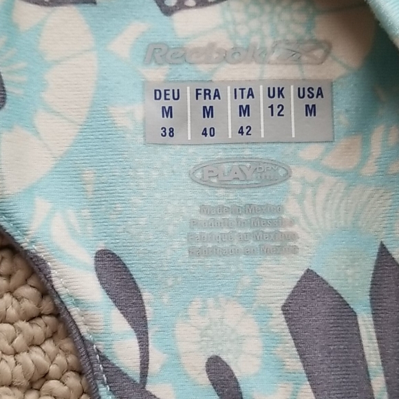 Reebok athletic top size M - Picture 3 of 4